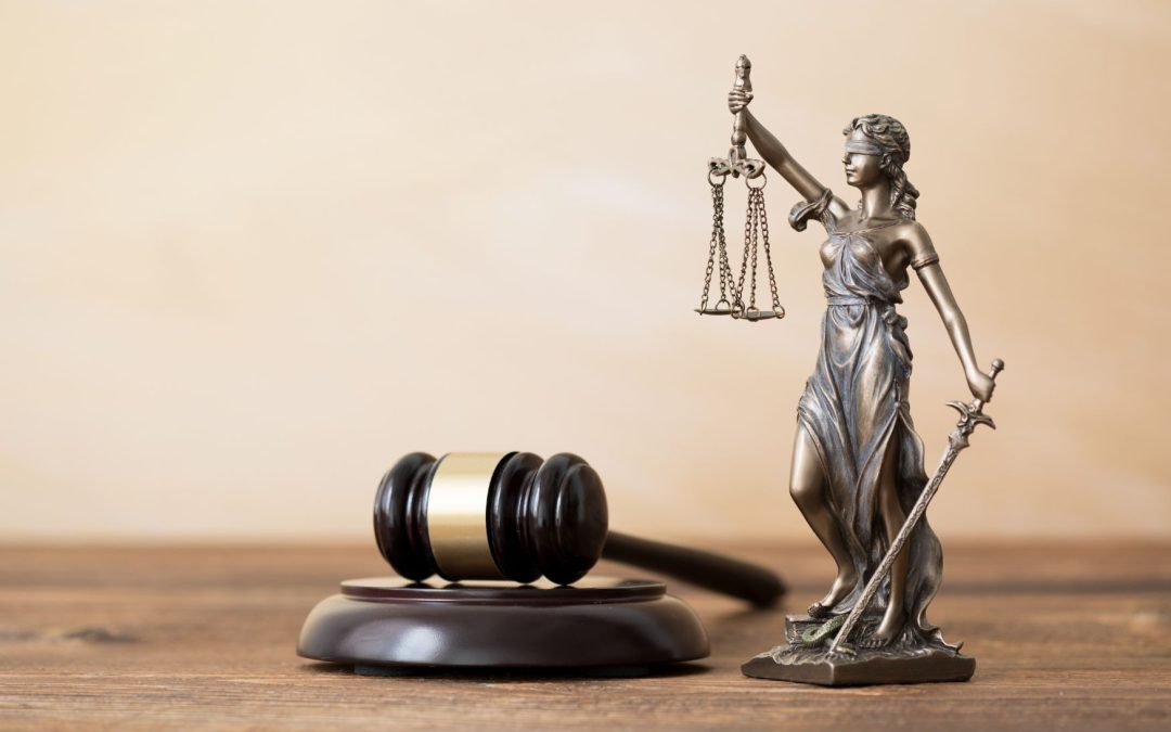 Sentencia del Tribunal Supremo: Aportación de Bienes a Sociedades, sin Carácter Delictivo